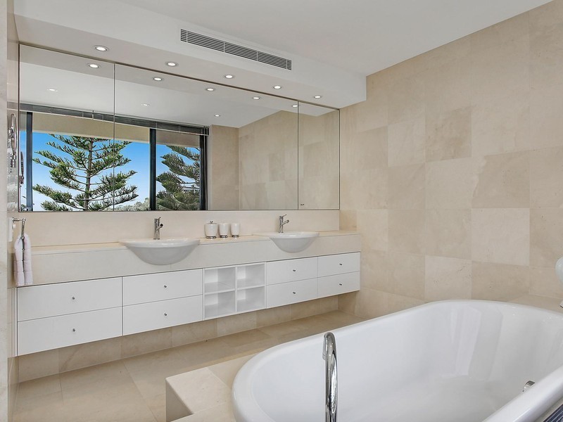 11/2 Lavarack Road, Mermaid Beach QLD 4218