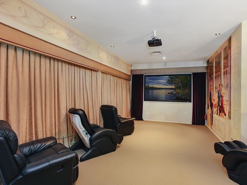 72 Surf Parade, Broadbeach QLD 4218