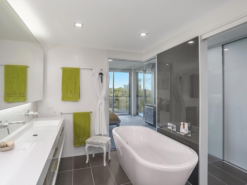 30202/2 Ephraim Island Parade, Paradise Point QLD 4216