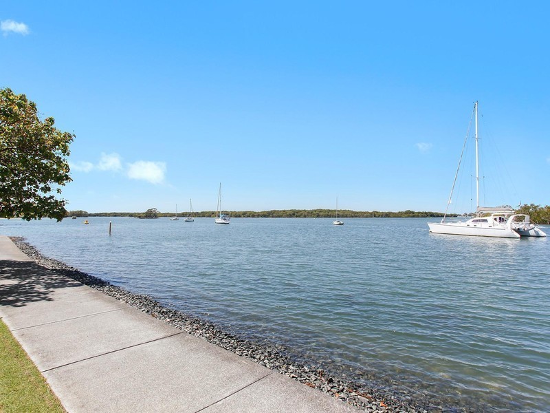 72 Coombe Avenue, Hope Island QLD 4212