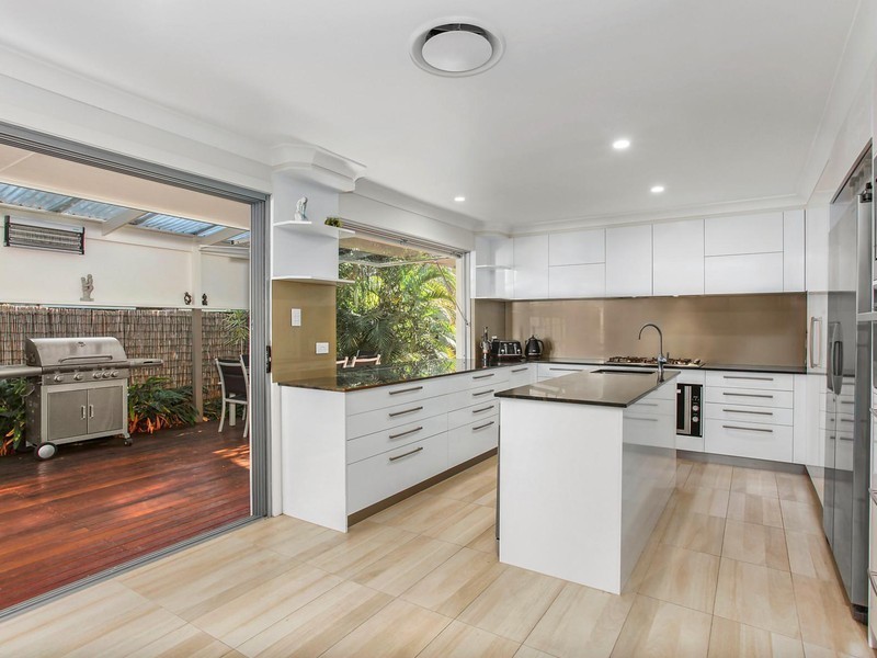 75 Christine Avenue, Burleigh Waters QLD 4220