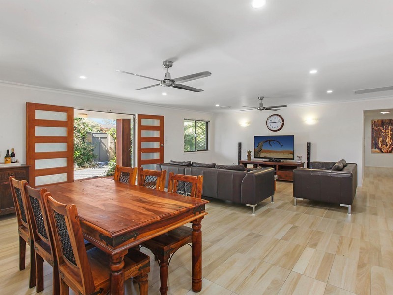 75 Christine Avenue, Burleigh Waters QLD 4220
