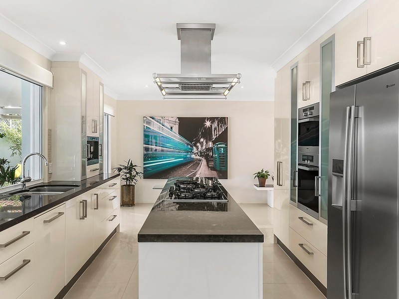 124 Sundance Way, Runaway Bay QLD 4216