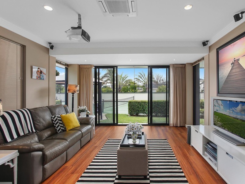 31 Campbell Street, Sorrento QLD 4217