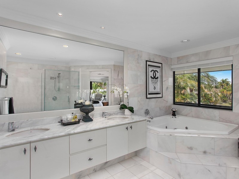 31 Campbell Street, Sorrento QLD 4217