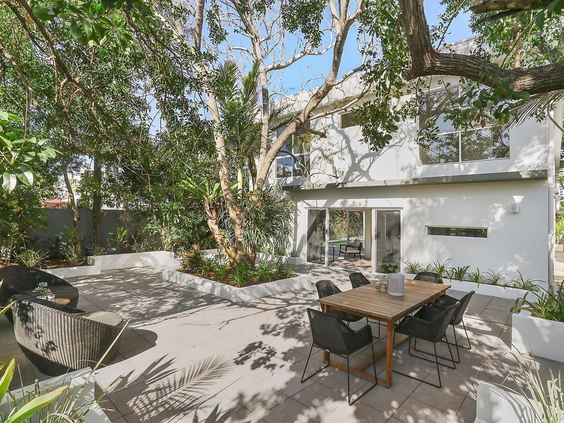51 Amalfi Drive, Isle Of Capri QLD 4217