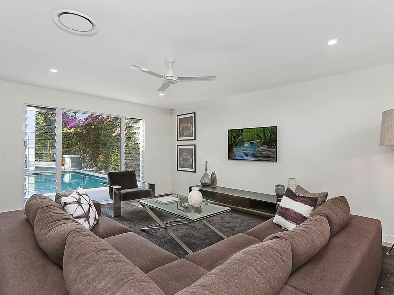51 Amalfi Drive, Isle Of Capri QLD 4217