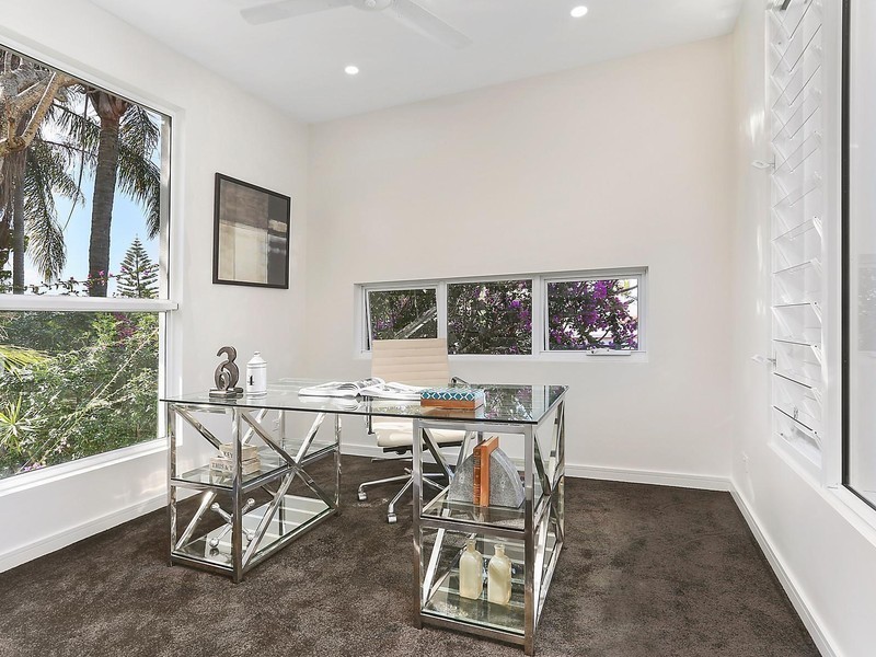 51 Amalfi Drive, Isle Of Capri QLD 4217
