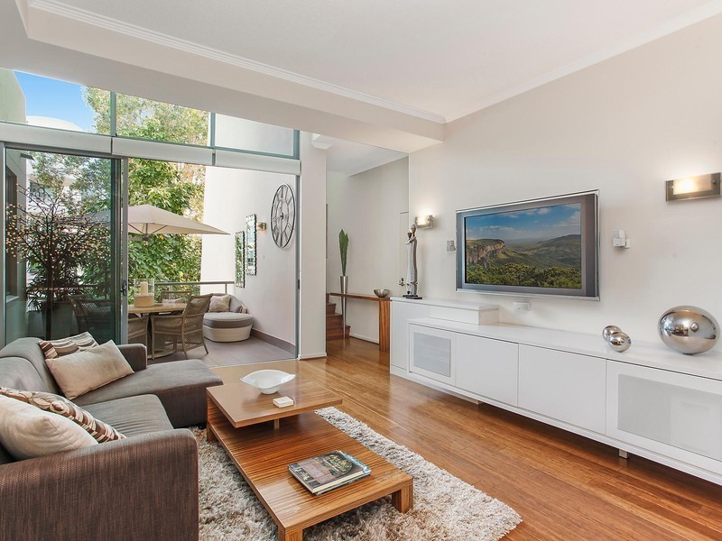 9D/28 Bayview Street, Runaway Bay QLD 4216