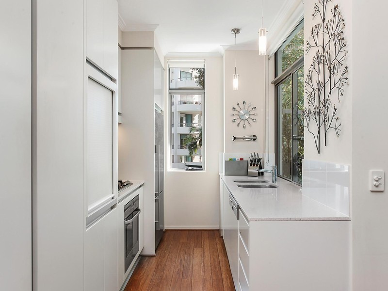 9D/28 Bayview Street, Runaway Bay QLD 4216