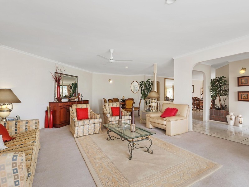 1 Montebello Court, Mermaid Waters QLD 4218