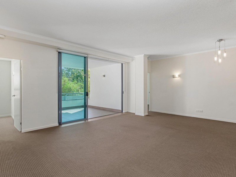 8I/28 Bayview Street, Runaway Bay QLD 4216