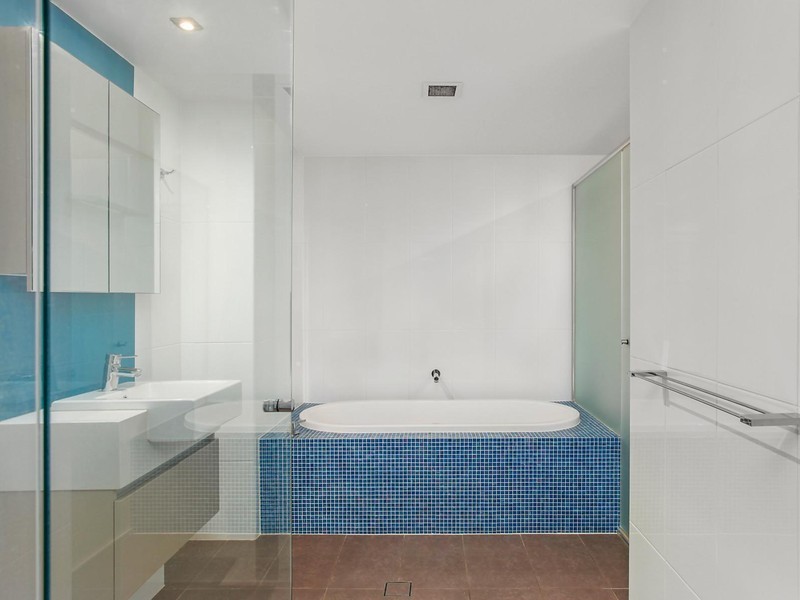 8I/28 Bayview Street, Runaway Bay QLD 4216