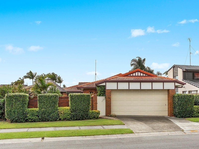 42 Village High Road, Benowa Waters QLD 4217