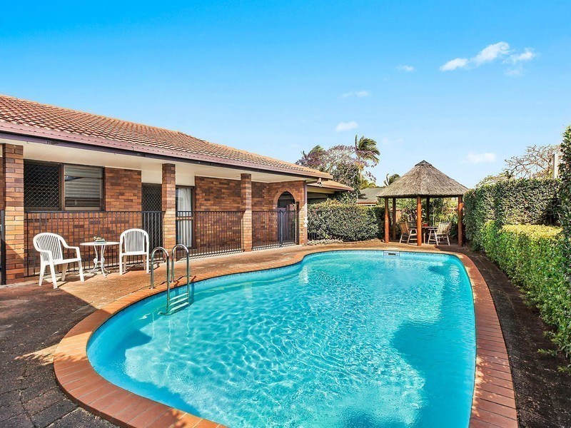 42 Village High Road, Benowa Waters QLD 4217