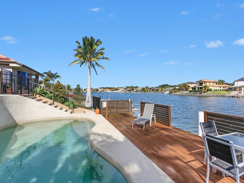 15 Glenwater Crescent, Helensvale QLD 4212