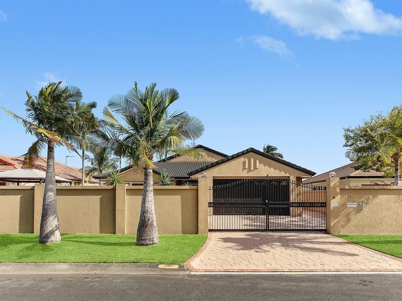 15 Glenwater Crescent, Helensvale QLD 4212