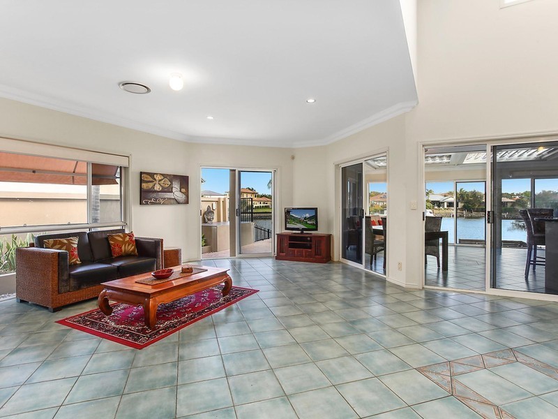 15 Glenwater Crescent, Helensvale QLD 4212