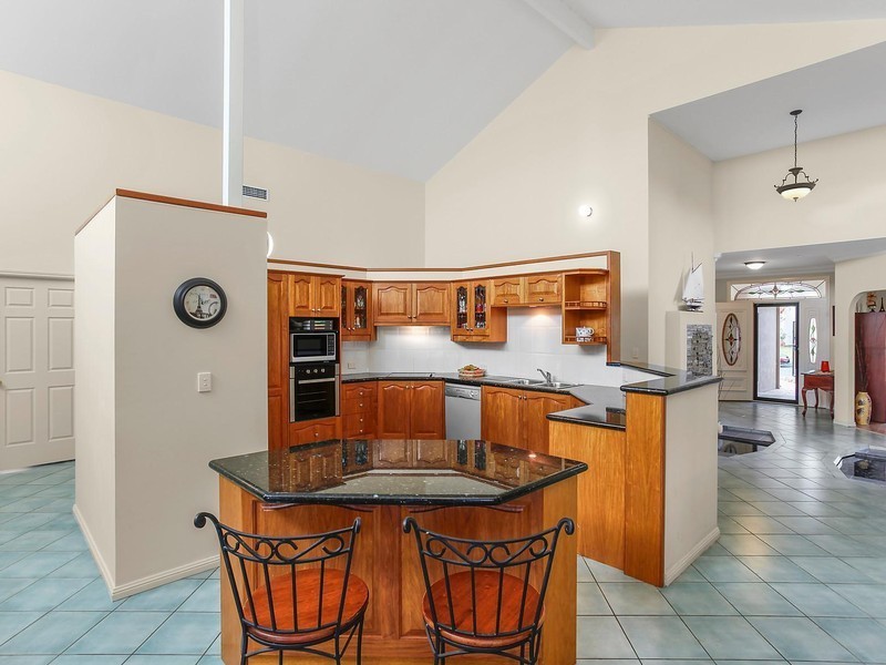 15 Glenwater Crescent, Helensvale QLD 4212