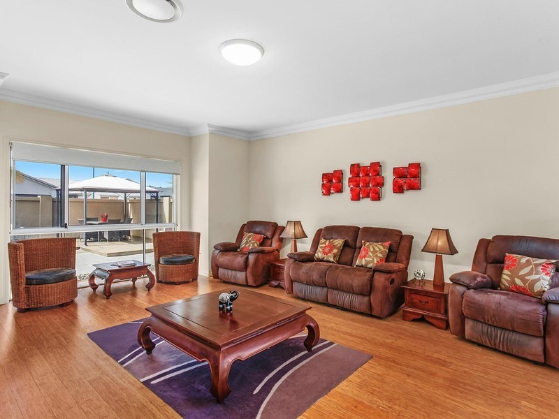 15 Glenwater Crescent, Helensvale QLD 4212