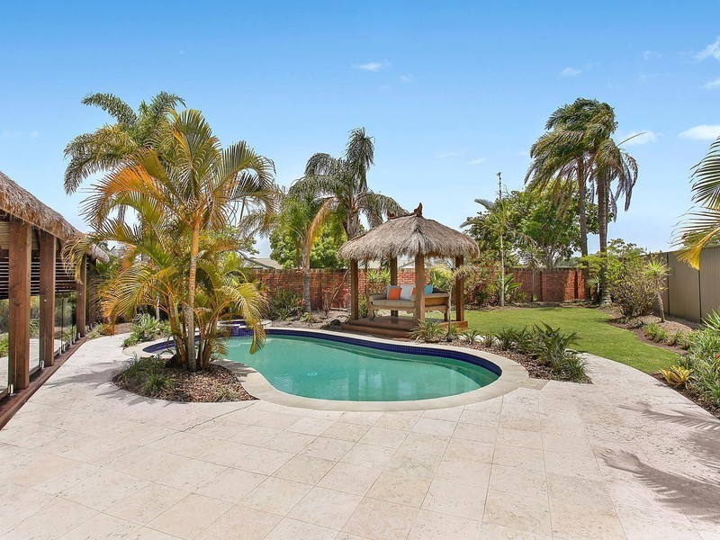 5 Cheviot Close, Benowa Waters QLD 4217