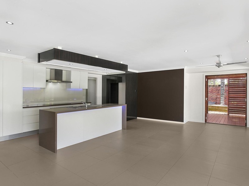 5 Cheviot Close, Benowa Waters QLD 4217