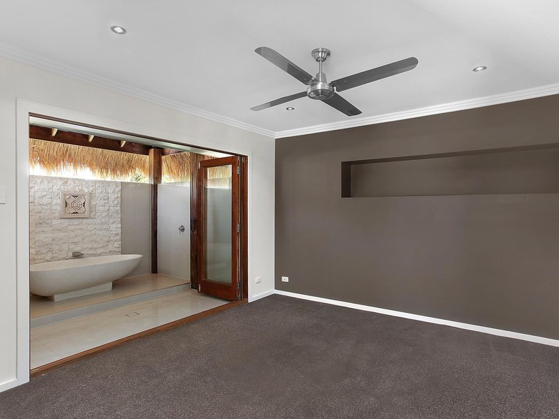 5 Cheviot Close, Benowa Waters QLD 4217