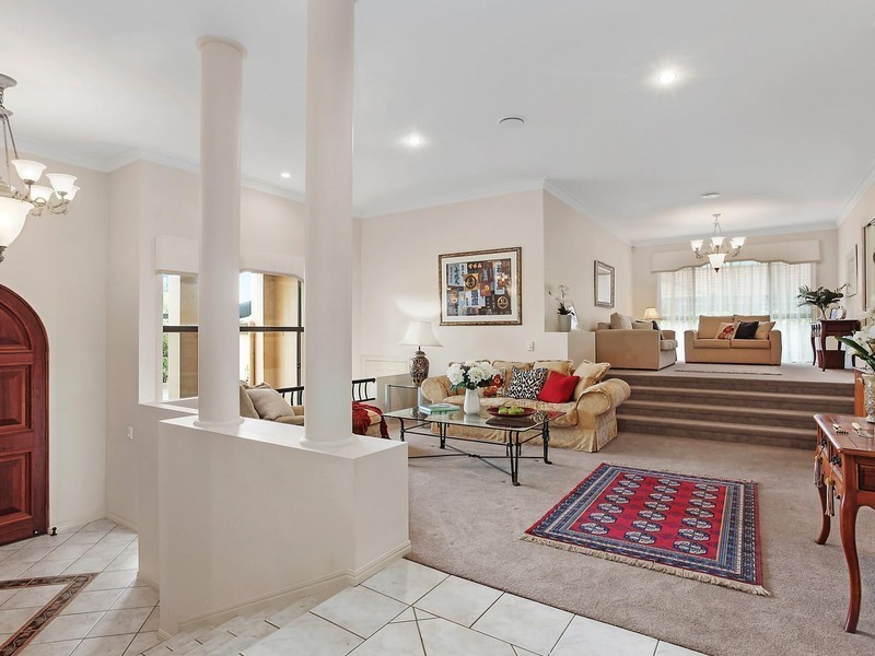 27 Chichester Drive, Arundel QLD 4214