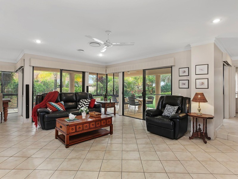 27 Chichester Drive, Arundel QLD 4214