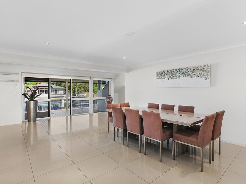 34 Gibraltar Drive, Isle Of Capri QLD 4217