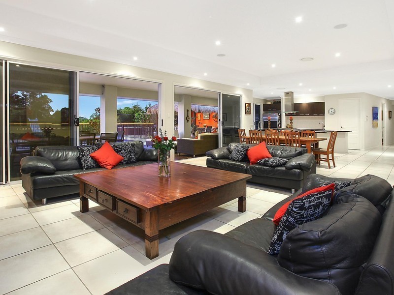 29 Lagoon Park Drive, Maudsland QLD 4210