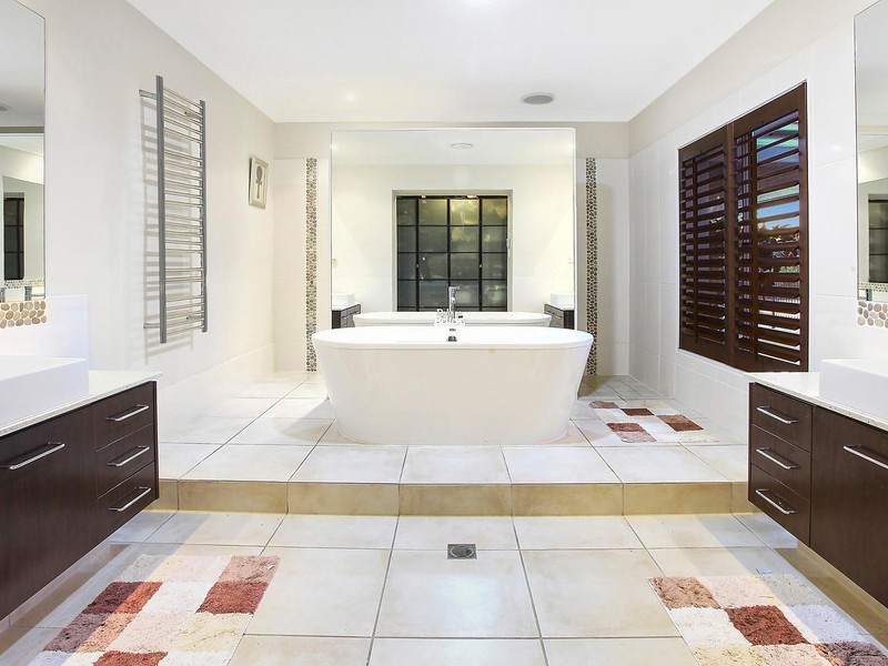 29 Lagoon Park Drive, Maudsland QLD 4210