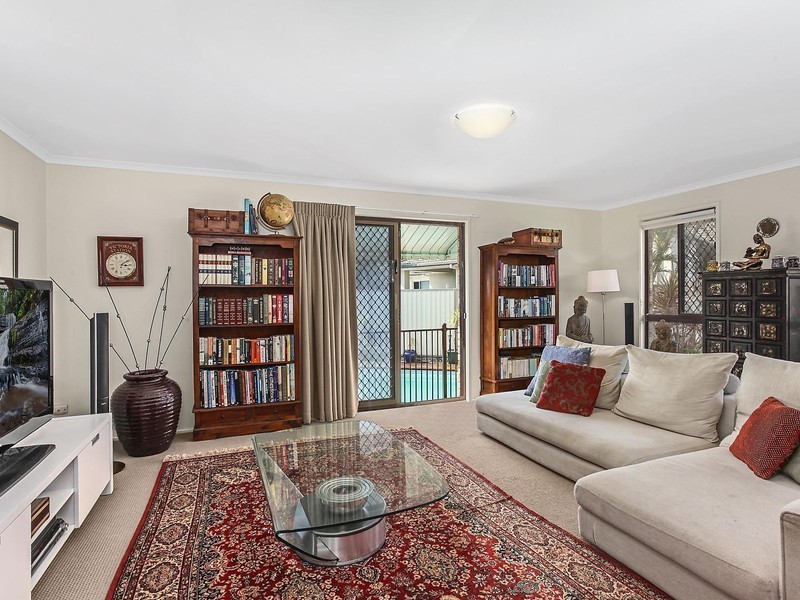 6 Skirmish Court, Mermaid Waters QLD 4218