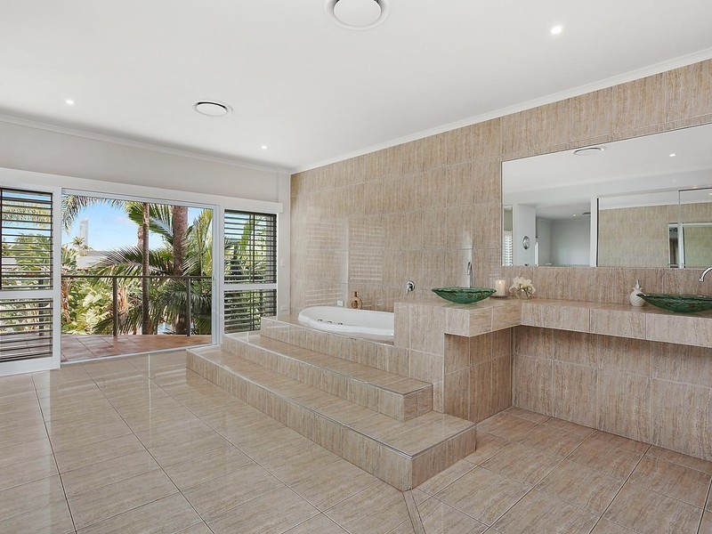 13 Argyle Crescent, Sorrento QLD 4217