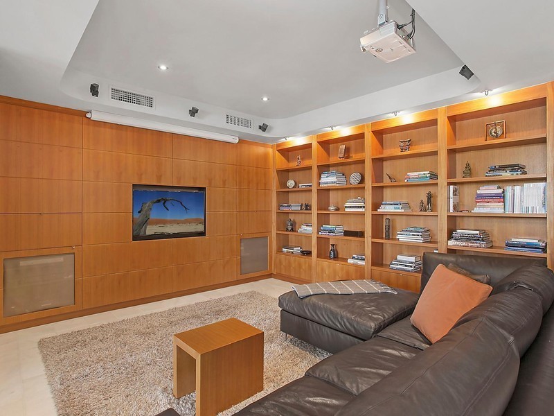12 San Simeon Drive, Clear Island Waters QLD 4226