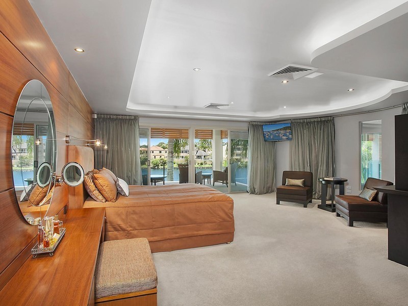 12 San Simeon Drive, Clear Island Waters QLD 4226