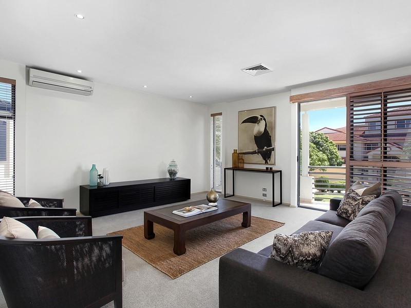 29 Istana View, Clear Island Waters QLD 4226