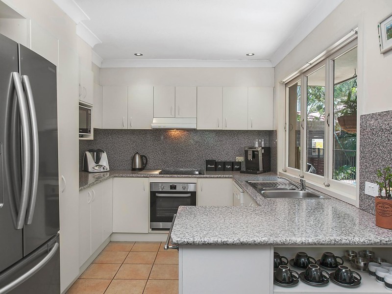 216 Benowa Road, Benowa QLD 4217