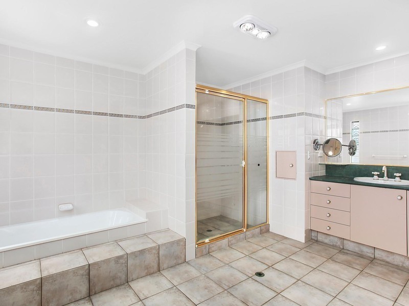 237 Jefferson Lane, Palm Beach QLD 4221