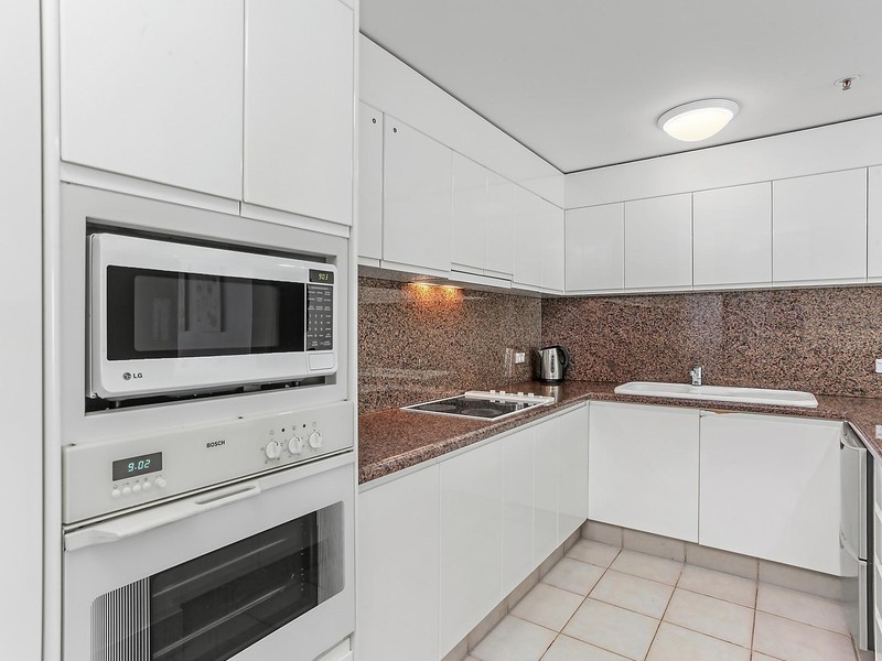 37/177 Old Burleigh Road, Broadbeach QLD 4218