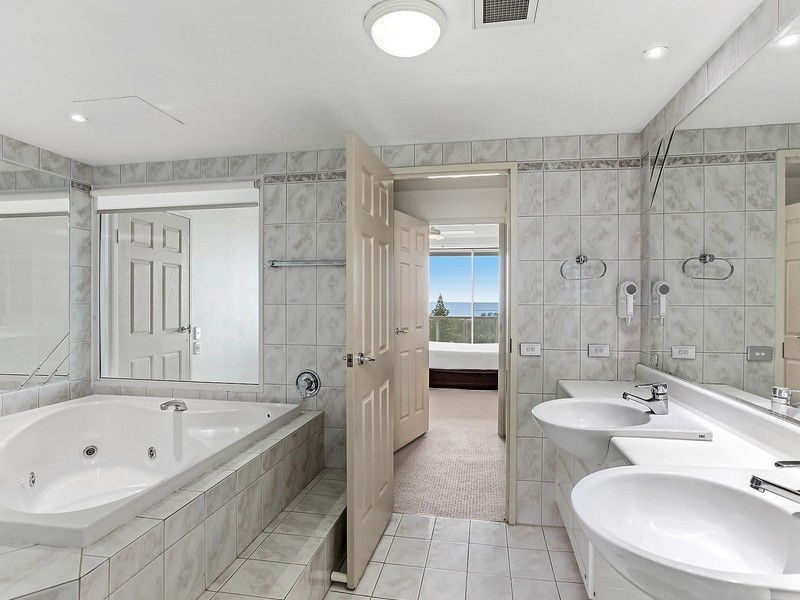 37/177 Old Burleigh Road, Broadbeach QLD 4218