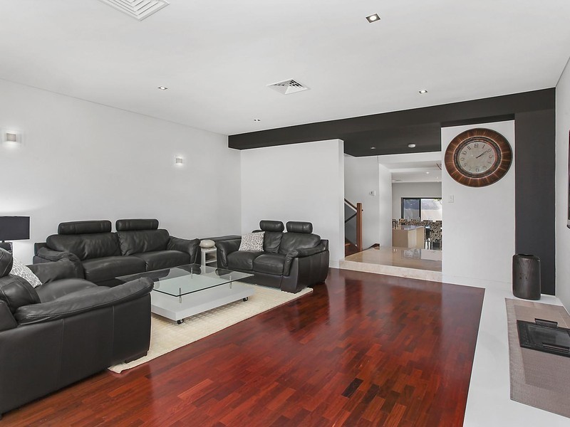 19 Wells Street, Southport QLD 4215