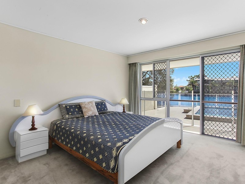 167 Monaco Street, Broadbeach Waters QLD 4218