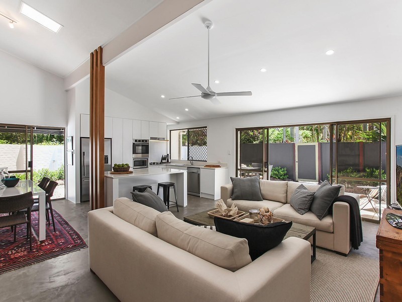 8/9 Freyburg Street, Sorrento QLD 4217