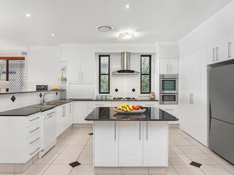 112 Sir Bruce Small Boulevard, Benowa Waters QLD 4217