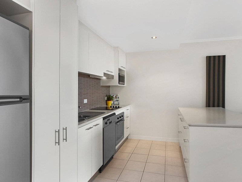 2303/33 TE Peters Drive, Broadbeach Waters QLD 4218