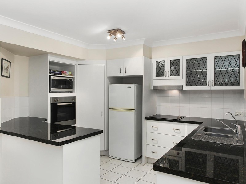 1/79 Benowa Road, Southport QLD 4215