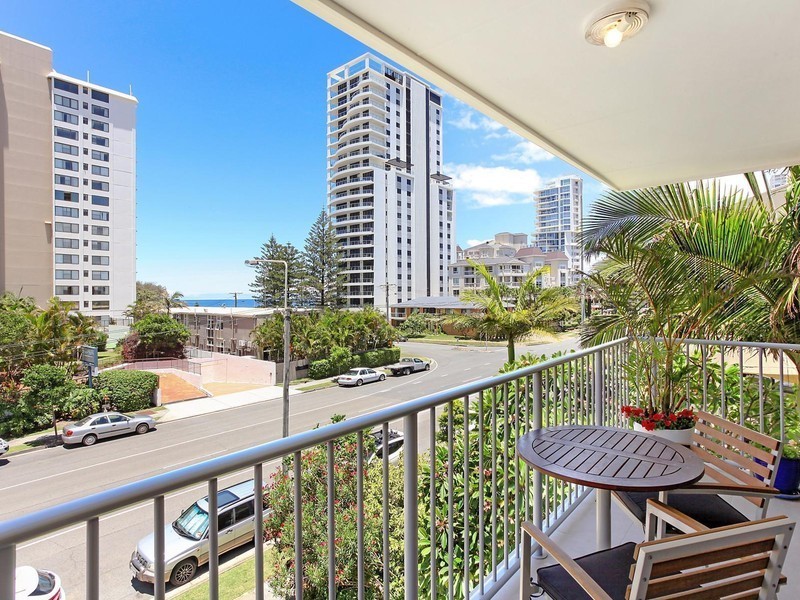13/111 Old Burleigh Road, Broadbeach QLD 4218