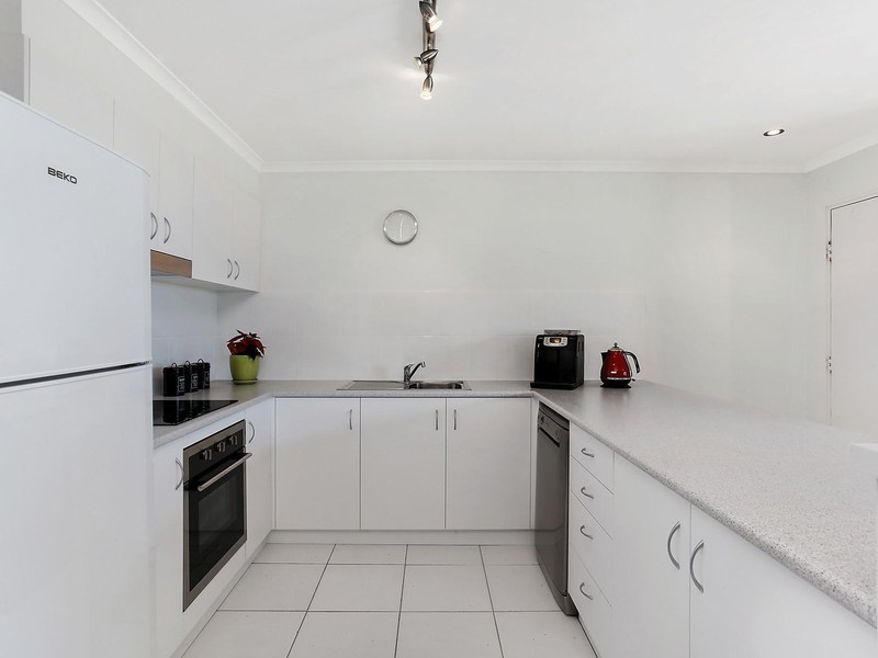 13/111 Old Burleigh Road, Broadbeach QLD 4218