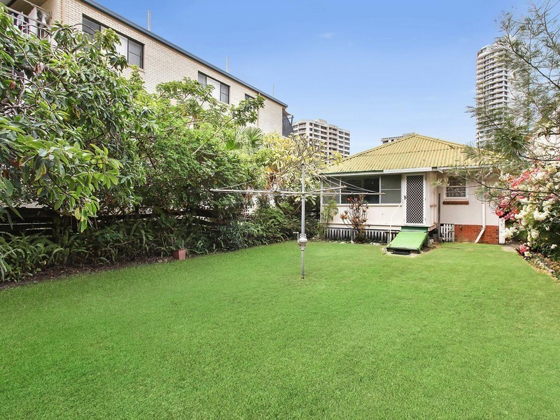 204 Surf Parade, Surfers Paradise QLD 4217